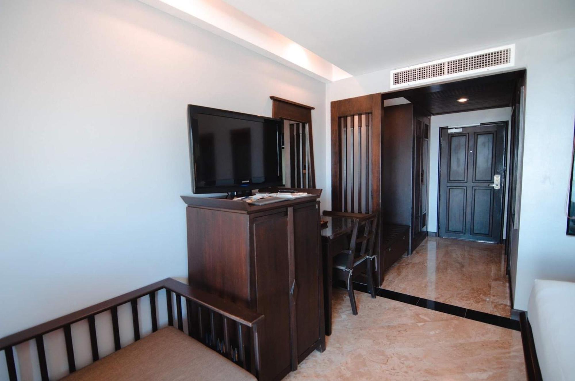C & N Resort And Spa - Sha Extra Plus Patong Exterior photo
