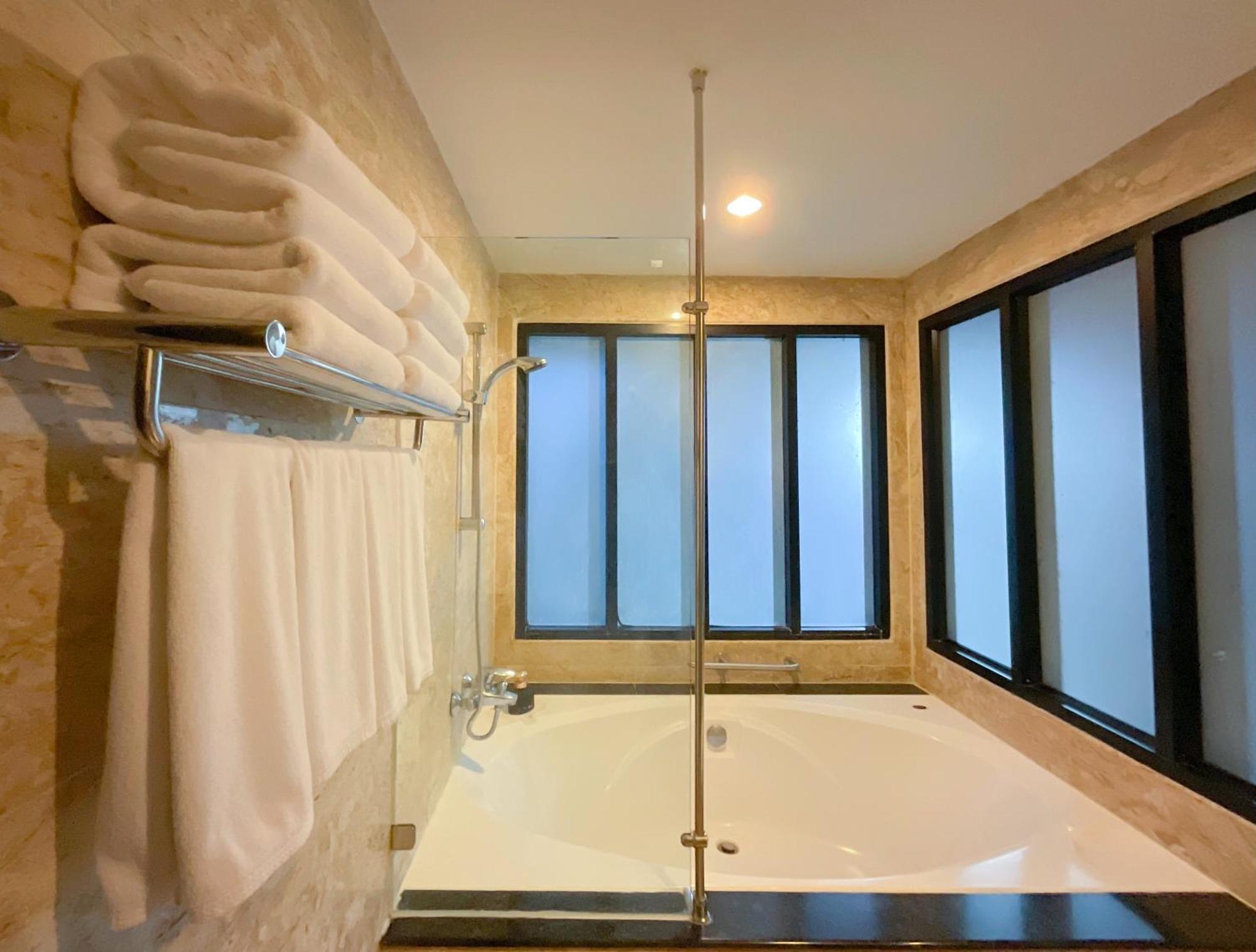 C & N Resort And Spa - Sha Extra Plus Patong Exterior photo
